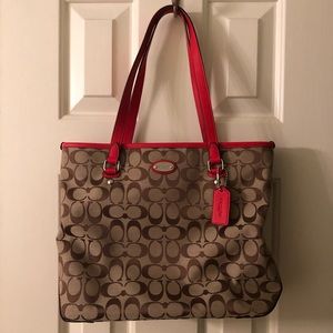 Coach Handbag. Great condition. Make an offer🎉